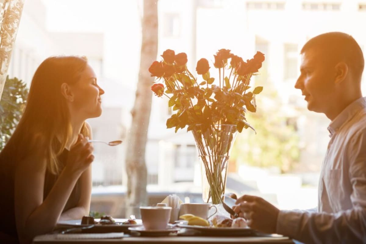 Las 25 preguntas para hacer en una primera cita y descubrir si es tu alma gemela, según expertos