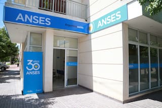 Quiénes cobran prestaciones de Anses este lunes 20 de abril