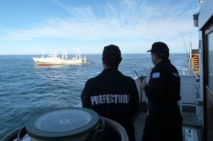 El Ministerio de Seguridad asegura que el barco estaba en la zona exclusiva argentina