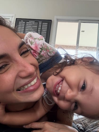 Las primeras fotos de Venezia, la hija de Melody Luz y Alex Canniggia