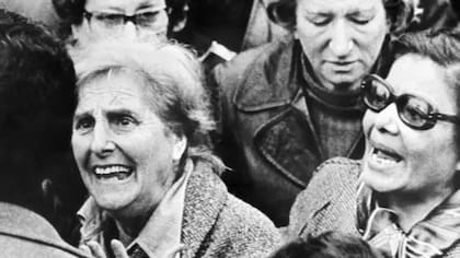 Las primeras Madres de Plaza de Mayo empezaron a reclamar por sus hijos desaparecidos en 1977