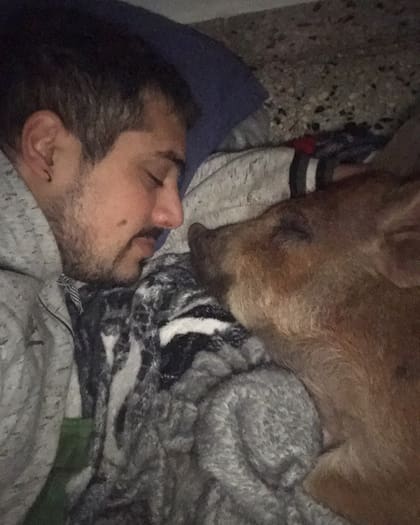 Las primeras semanas durmió con Kiki, primero en mi cama y luego en un colchón en el living.
