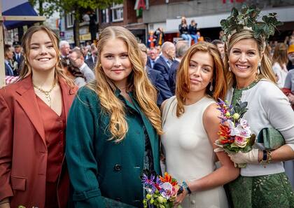 Las princesas Ariane, Amalia y Alexia junto a su madre, Máxima Zorreguieta (Foto: Instagram @patrickvkatwijk)