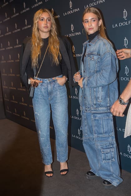 Las princesas de la casa. Mia y Myla, muy cancheras con su denim style.