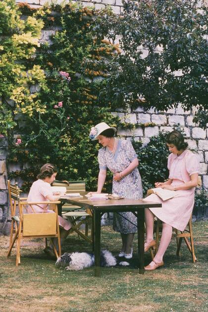 Las princesas Isabel y Margarita estudiaban protocolo con su madre, la reina Isabel I.