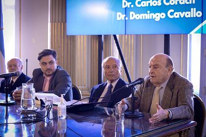 “Las privatizaciones no fueron vender las joyas de la abuela, si no un proceso de modernización de todos los servicios tan importantes en la Argentina”, dijo Cavallo.