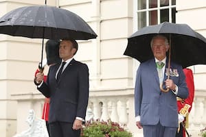 El rey Carlos III pospone su visita a Francia por las violentas protestas