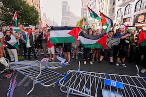 Qué pasó en España con las protestas que llevaron a la suspensión de la Vuelta de ciclismo 2025