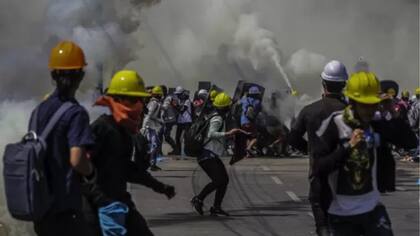 Las protestas en Myanmar han llegado al punto de la guerra civil, según algunos analistas