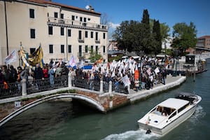 En medio de protestas y polémica, Venecia estrenó el pago para entrar a la ciudad y contrarrestar el turismo masivo