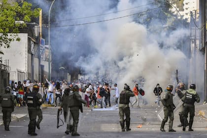 Las protestas en Venezuela de 2019 son una serie de manifestaciones a nivel nacional e internacional en contra del presidente Nicolás Maduro, originadas por la crisis presidencial que se produjo cuando la Asamblea Nacional nombró como presidente interino a Juan Guaidó