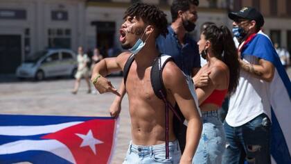 Las protestas masivas parecen haberse calmado en Cuba, pero ahora muchas familias viven con la incertidumbre de en qué estado se encuentran los detenidos durante las movilizaciones