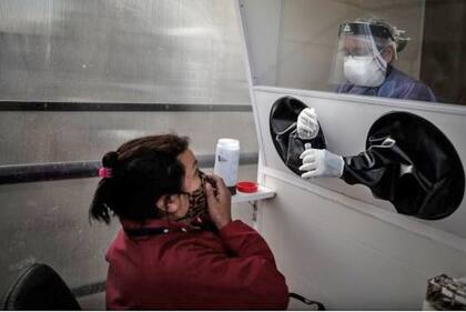 Las pruebas de detección de covid-19 no han estado disponibles de manera masiva en Argentina.