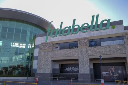 Falabella anunció hace un par de meses el cierre de cuatro tiendas en el país y la búsqueda de un comprador para sus activos locales