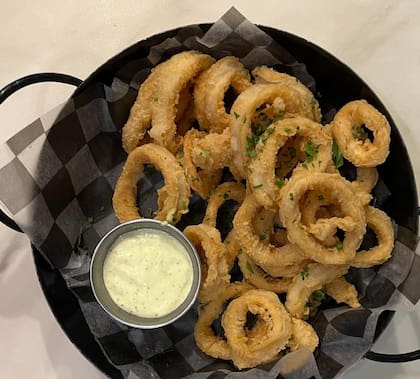 Las rabas de Alvarado, un plato que define muy bien al verano.