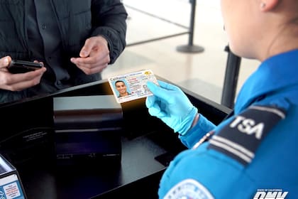 Las Real ID son indispensables para abordar vuelos nacionales en EE.UU. o visitar edificios federales