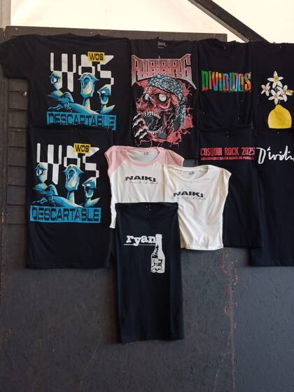 Las remeras de Nicki Nicole son las más caras que se ofrecen, a un precio de 80 mil pesos