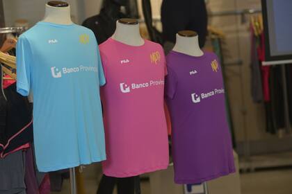 Las remeras oficiales: de izquierda a derecha, para los 42, 21 y 10k