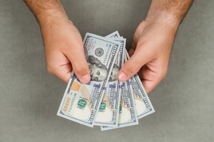 Las remesas son el envío de dinero que realizan personas que viven en otro país a sus familiares en su país de origen