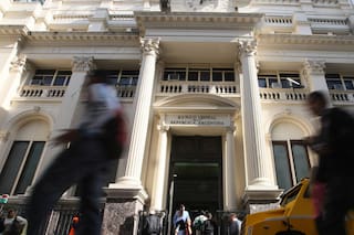El Banco Central completó 20 ruedas comprando y se alzó con US$1157 millones en el mes