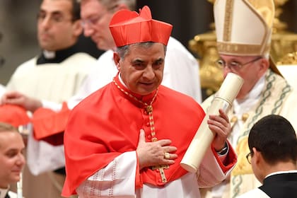 Las revelaciones en la prensa italiana sobre la misteriosa mujer, apodada la ";Dama del cardenal", sembraron graves sospechas de corrupción sobre el cardenal Angelo Becciu