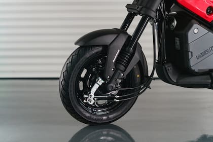 Las ruedas tienen menor diámetro que un scooter