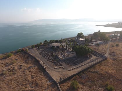 Las ruinas de Cafarnaúm junto al mar de Galilea