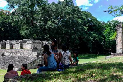 En los escalones de 10 metros de ancho, hay más de 1,250 glifos individuales, que constituyen la inscripción Maya más larga conocida