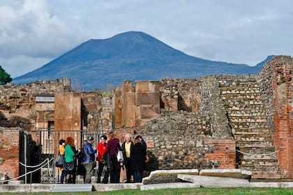 Los restos de las antiguas ciudades romanas de Pompeya y Herculano sepultadas por las erupciones del Vesubio en el 79 d.C. ofrecen un cuadro inigualable de la sociedad y de la vida cotidiana en la antigüedad clásica