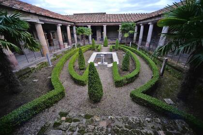 Las ruinas de Pompeya son mantenidas y restauradas periódicamente. Así, la Casa de los Cupidos Dorados, se reabre después del trabajo en sus pisos de mosaico