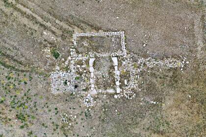 Las ruinas de un antiguo pueblo pioneros sumergidas por un embalse aparecieron en medio de una sequía