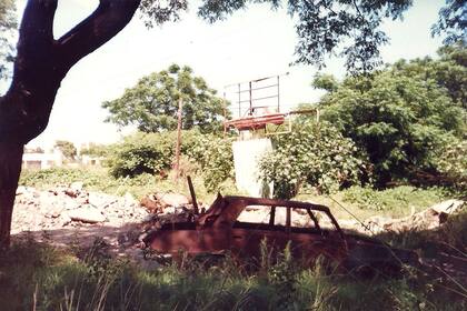 Las ruinas del "Autocine Buenos Aires" en los años noventa, como si fueran un Chernobyl bonaerense