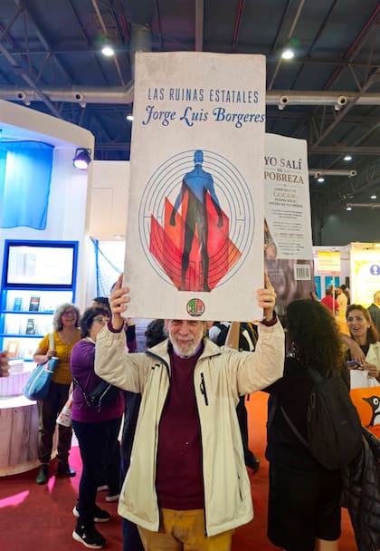 "Las ruinas estatales", de Jorge Luis "Bórgeres": protesta en la Feria del Libro
