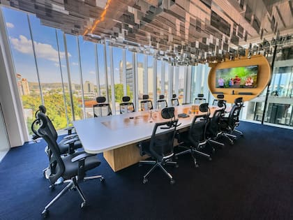 Las salas de reunión tiene sensores de dióxido de carbono