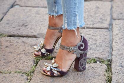 Las sandalias en invierno son una novedad de los últimos años, aptas sólo para quien se anime a desafiar el frío