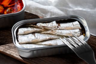 El chef Carlos Gómez explicó cómo convertir sardinas en lata en un plato nutritivo y delicioso