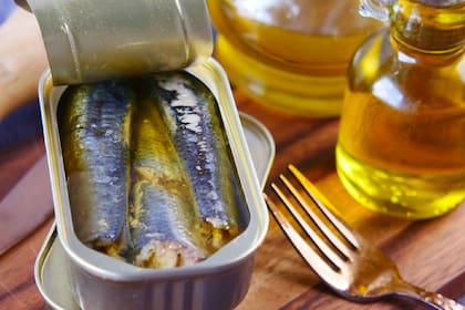 Las sardinas y el aceite de oliva son dos alimentos que pueden contrarrestar la inflamación crónica