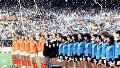 Las selecciones de Holanda y Argentina, antes de la final de la Copa del Mundo 1978