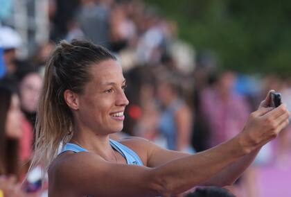 Las selfies de Delfina Merino luego del primer amistoso ante Alemania, ante el público platense