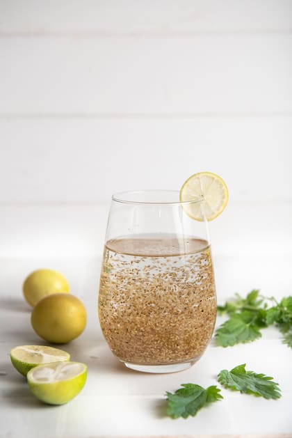 Las semillas de la ortiga son mucilaginosas, tienen una capa externa que se convierte en gel al hidratarse. Gracias a eso, esta bebida ayuda a aliviar problemas digestivos.