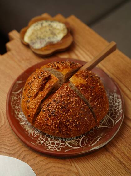 Las semillas de lino pueden sumarse en los panes de sandwiches o tostadas (imagen ilustrativa)