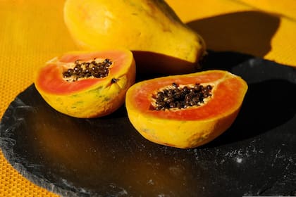 Las semillas de papaya contienen compuestos bioactivos con propiedades antioxidantes, antimicrobianas y antiinflamatorias