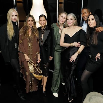 Las sociaas argentinas Sofía Achával de Montaigu y Lucila Sperber asistieron a la noche de The Powerful Voices of Latin America en el marco de Paris Fashion Week. Así se las vio junto a Carmen Busquets, Hassan Oierre, Karla Martínez de Salas, Johanna Ortiz y la diseñadora uruguaya Gabriela Hearst