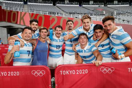 Las sonrisas de los Pumas 7s tras conseguir una histórica clasificación a las semifinales del torneo olímpico: vencieron a Sudáfrica, una potencia, por 19-14 y van por una medalla.