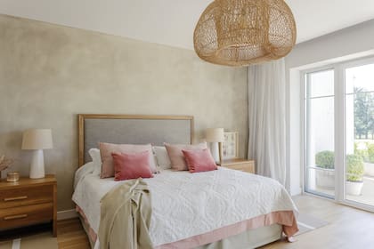 Las superficies enteladas y los textiles sirven para absorber ruido.