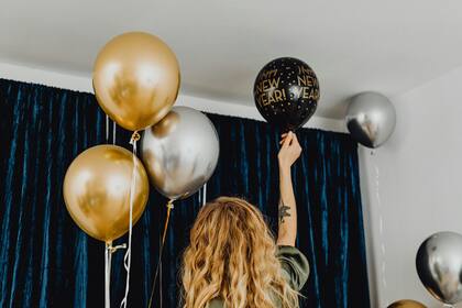 Las supersticiones de año nuevo se relacionan siempre con alentar a los buenos augurios