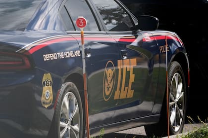 Las supervisoras de la nueva medida sugieren que la presencia del ICE en Los Angeles causó una crisis económica y social