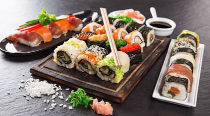 Las sushi salads de Roll Me Up son una gran opción para salir del sushi clásico