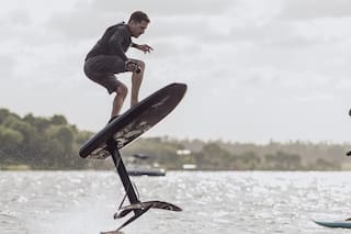 Cómo es el deporte que permite navegar sin depender de olas ni viento ni lancha