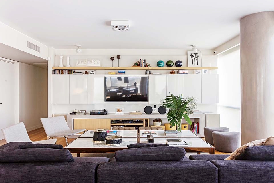 Las tapas de la mesa son de porcelanato. “Indestructibles”, para que Bruno pueda dibujar, rayar o volcar